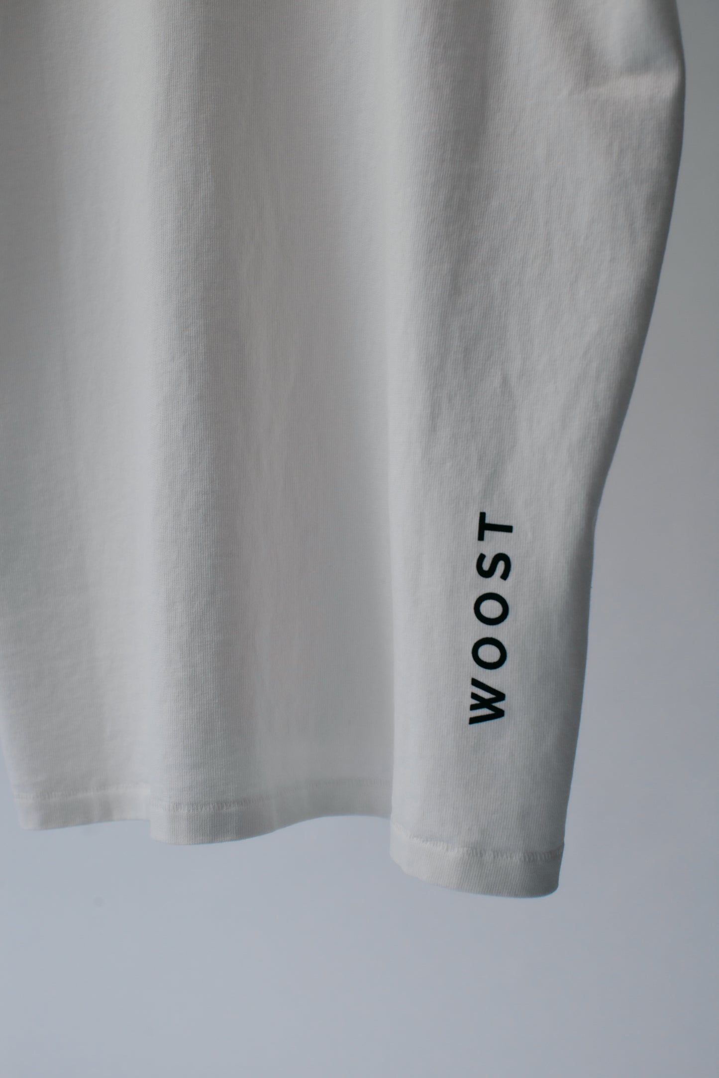 Chalk white tee logo
